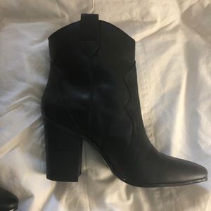 Black Leather Aerosoles Booties size 8
